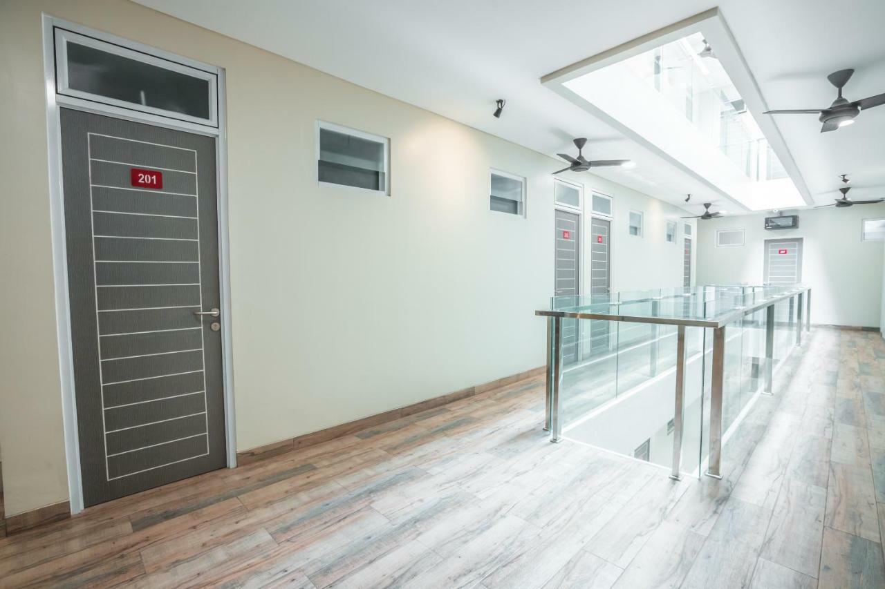 Super Oyo 1487 Residence Khoe Jakarta Eksteriør bilde